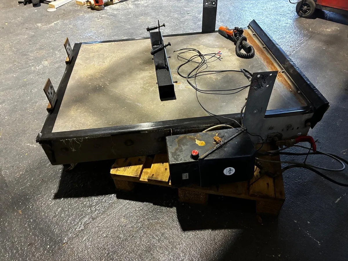 Under Floor wheelchair lift - Image 3