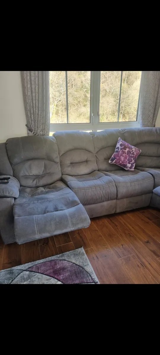 Three piece suite - Image 2