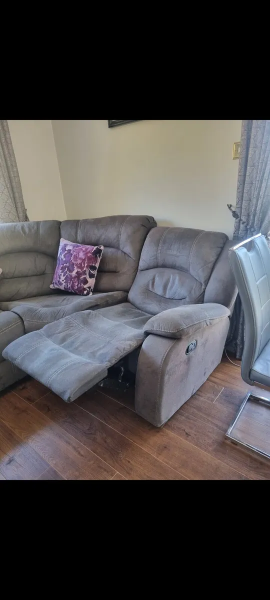 Three piece suite - Image 3