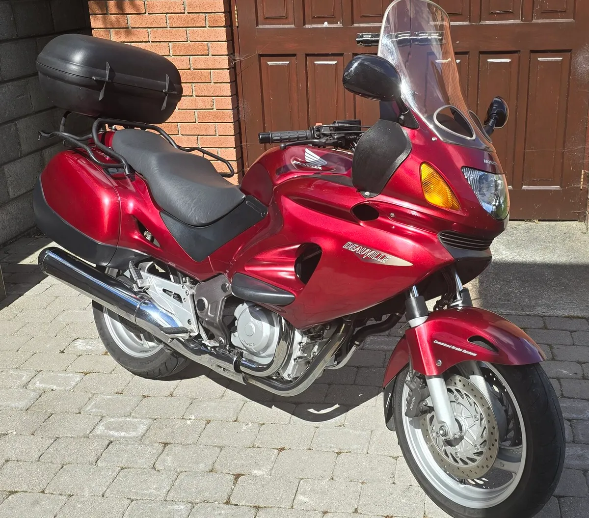 Honda Deauville NT 650 - Image 1