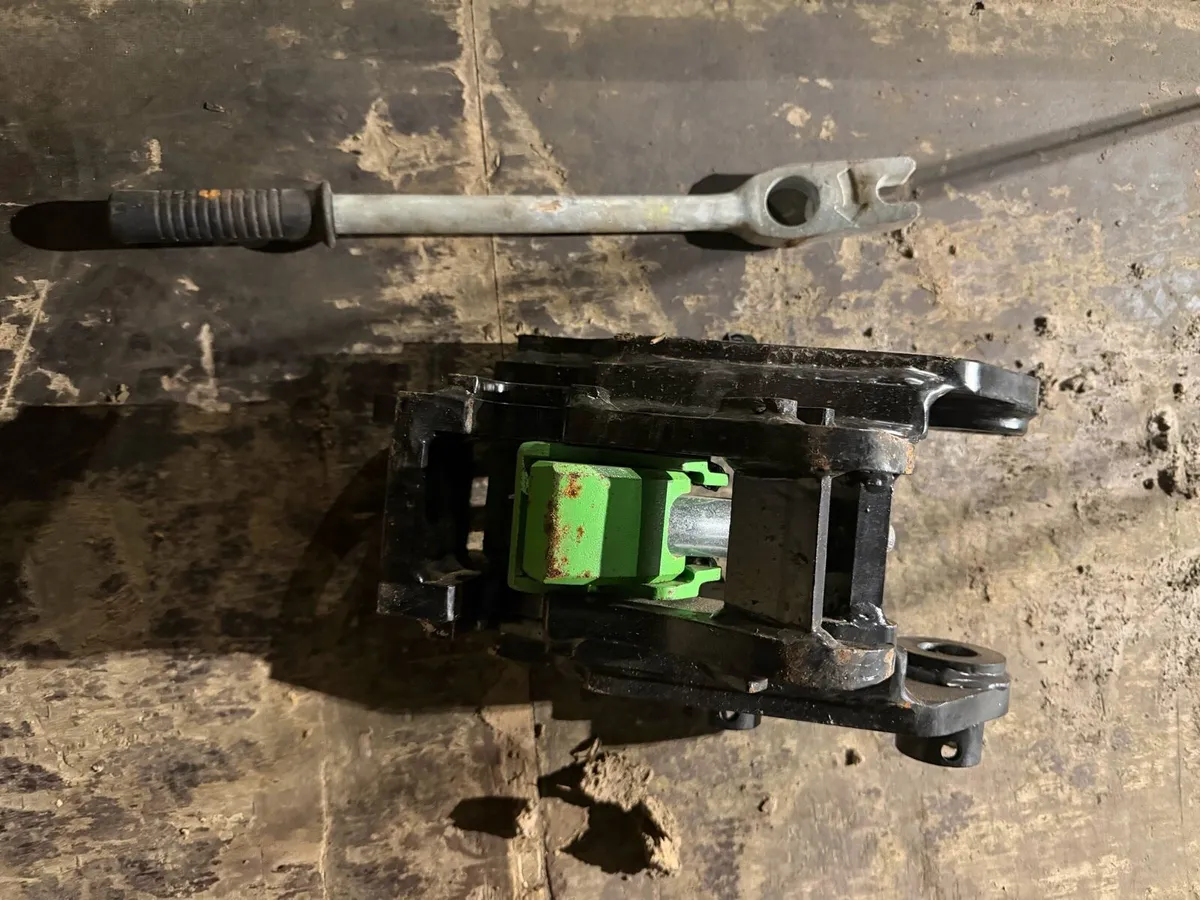 Geith semi quick hitch(Unused) - Image 3