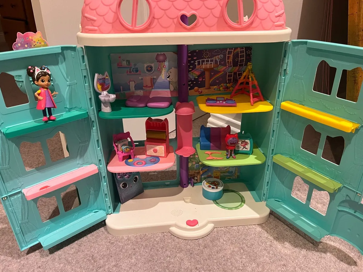 Gabby dolls house and plush Pandy - Image 2