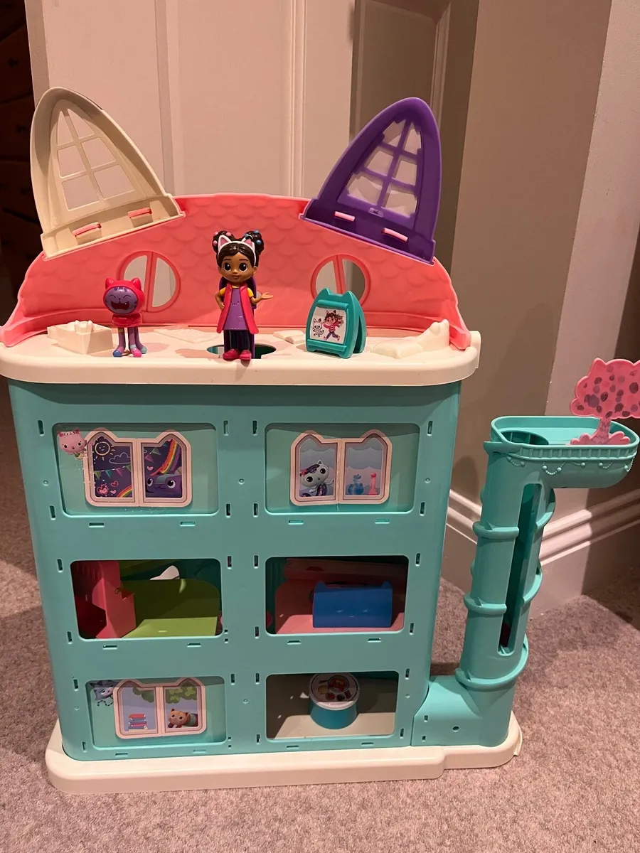 Gabby dolls house and plush Pandy - Image 3