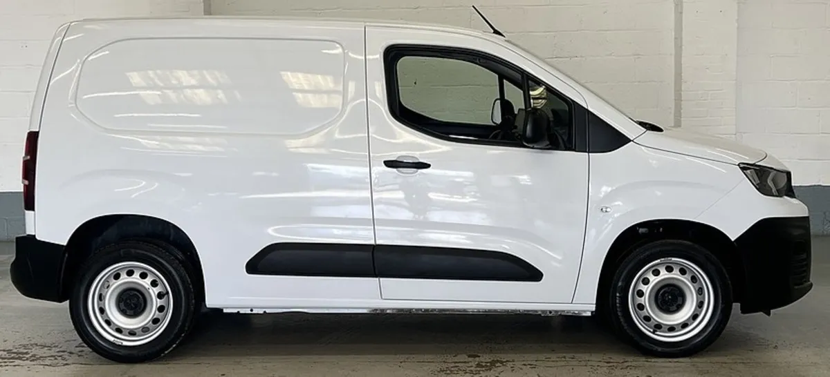 2023 Peugeot Partner Panel Van - Image 2