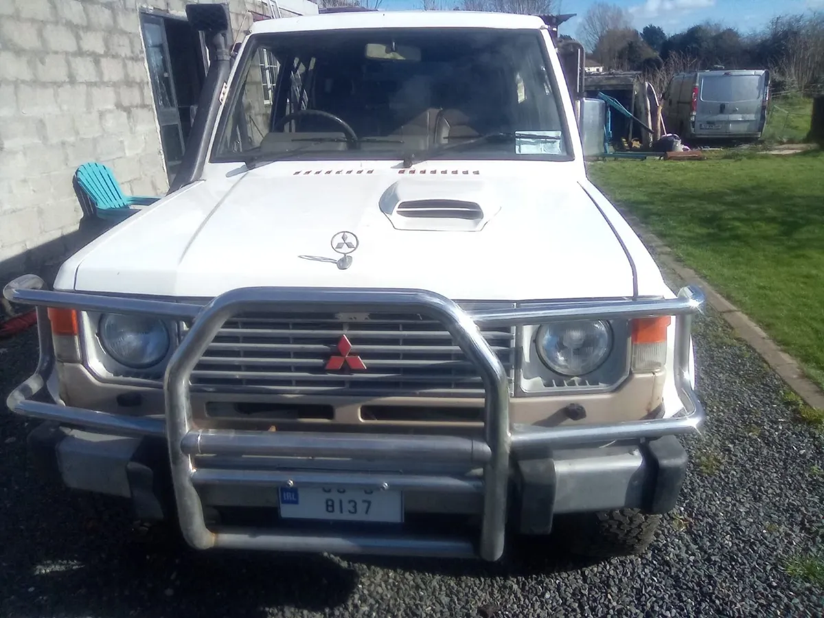 Mitsubishi Pajero 1990 - Image 1