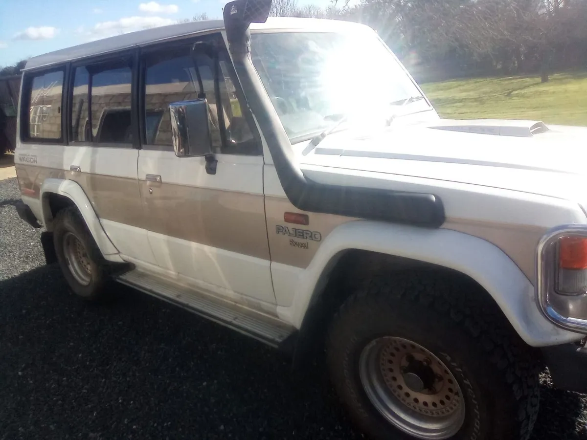 Mitsubishi Pajero 1990 - Image 3
