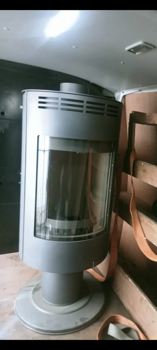 New  wood bruing stove  never use - Image 3