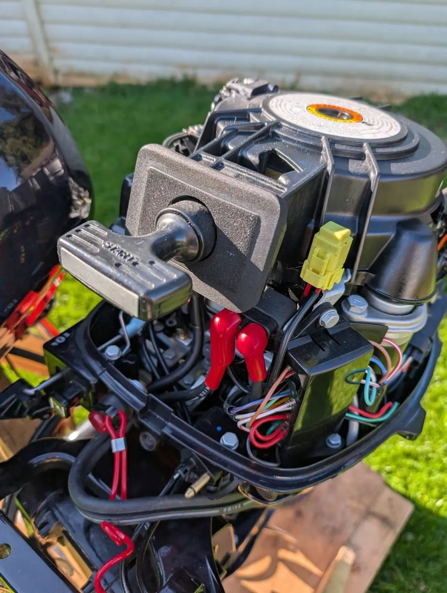 Tohatsu Outbord Engine 9.8 Electric Start - Image 3