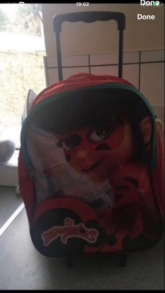 Girls trolley bag €5 - Image 2