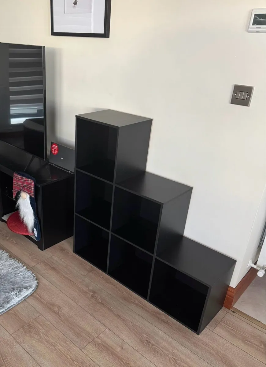 6 Cube Storage Shelf - Excellent Condition