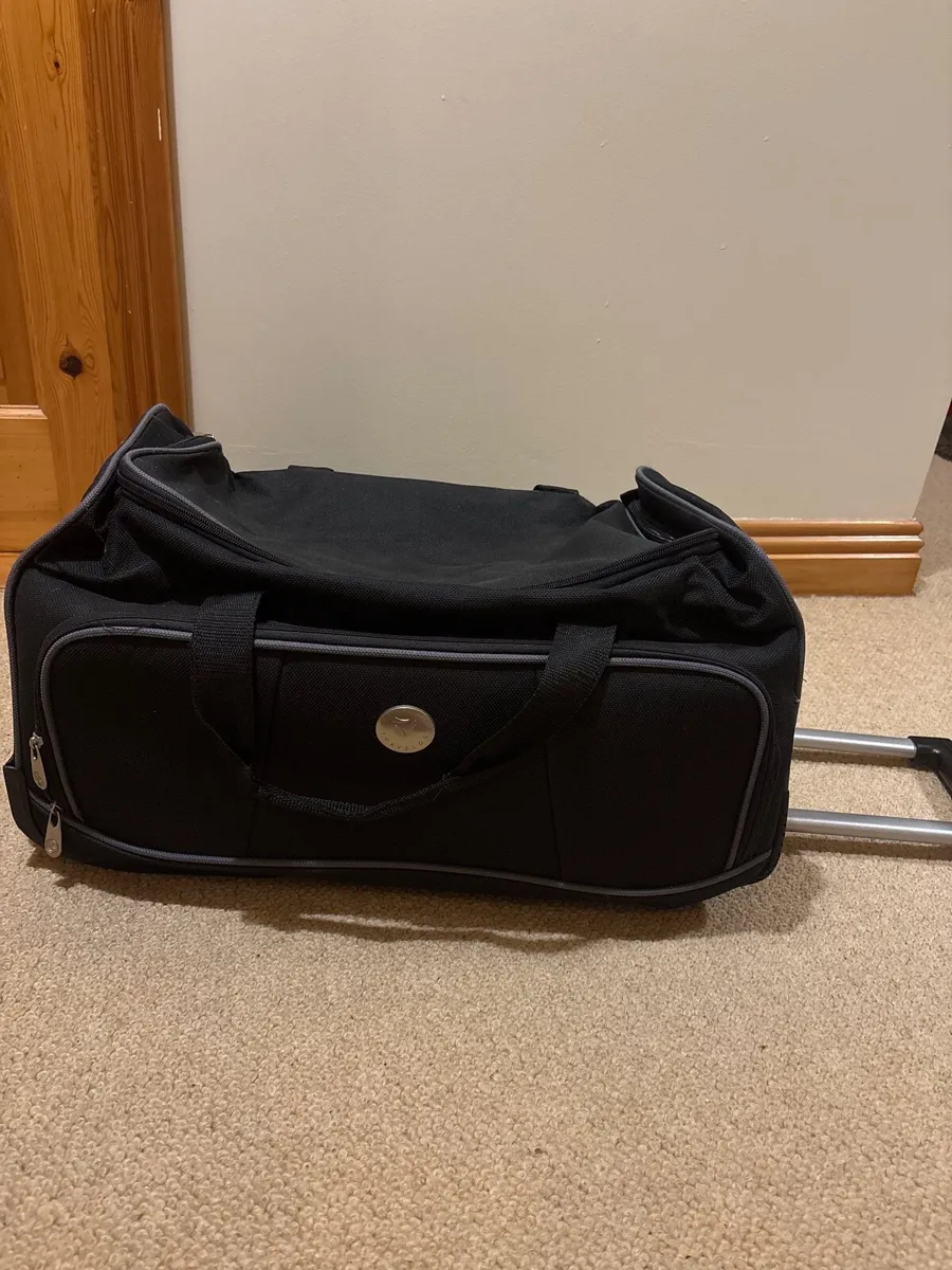 Wheel Suitcase / Hold-all bag in one - Image 1
