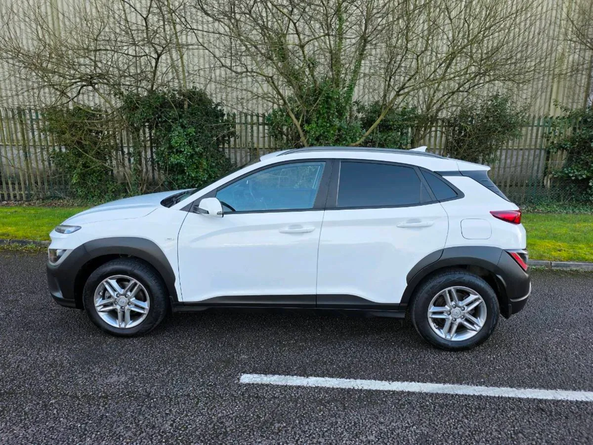 212 KONA VAN DIESEL REVERSING CAMERA LOW MILEAGE - Image 3