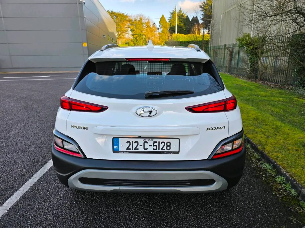 212 KONA VAN DIESEL REVERSING CAMERA LOW MILEAGE - Image 4