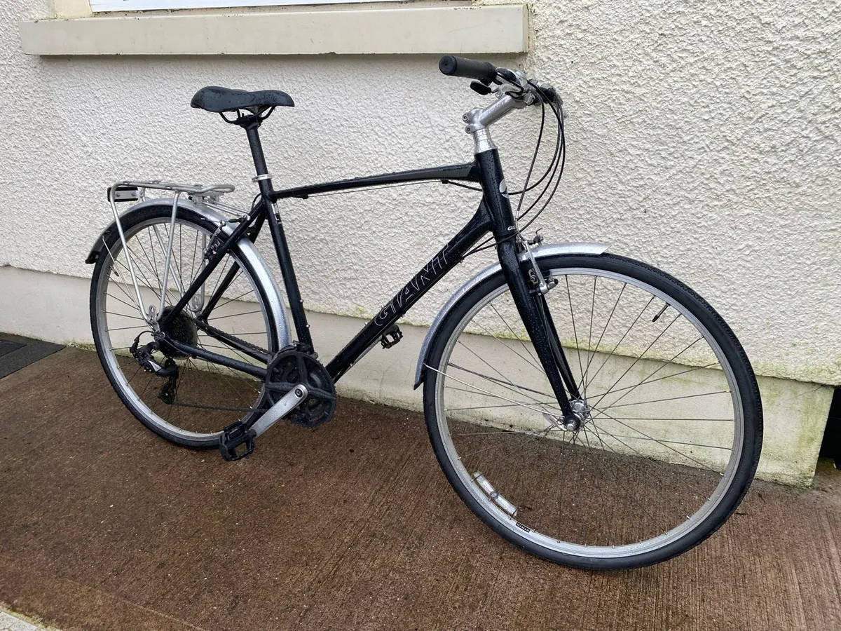 Giant escape3 Large hybrid 28 inch wheels 21 - Image 1