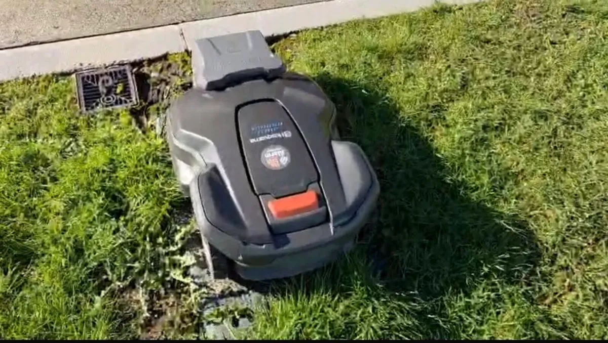 Robotic lawnmower - Image 1