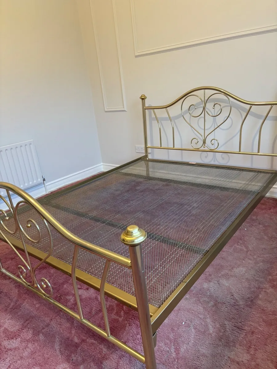 Gold metal bed frame - Image 2