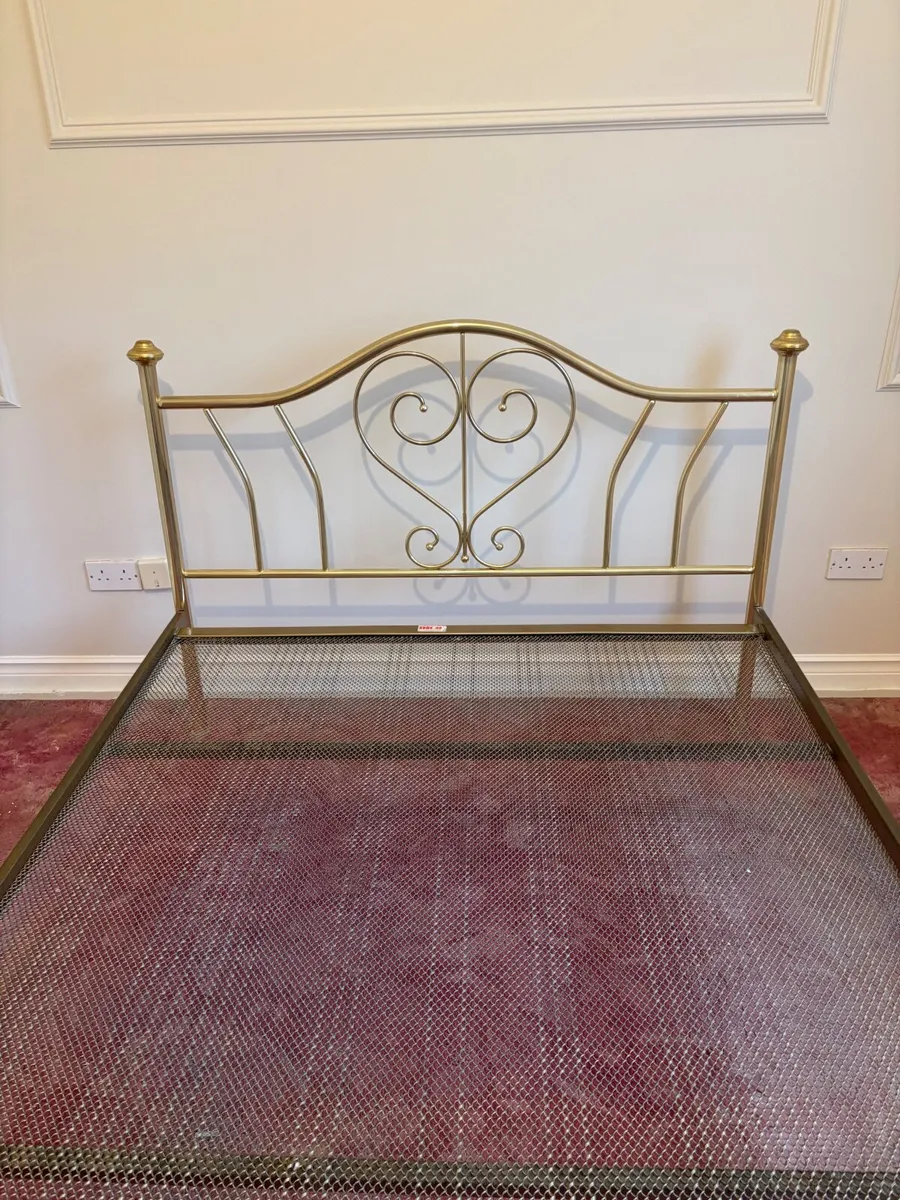 Gold metal bed frame - Image 3