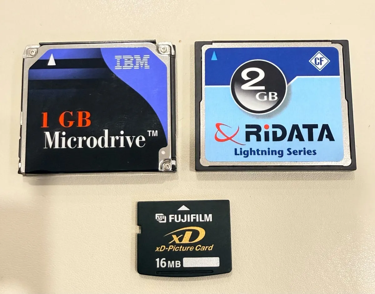 Fujifilm FinePix M603 Premium Kit - Image 2