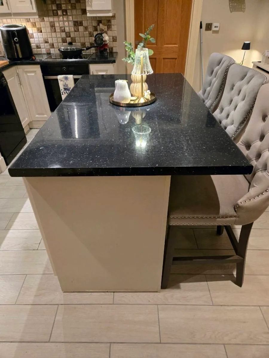 Kitchen Island - Image 2