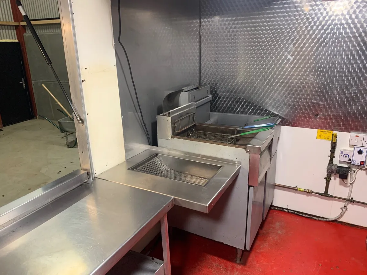 Butlers Catering Trailer/ChipBurger Van/Food Truck - Image 3