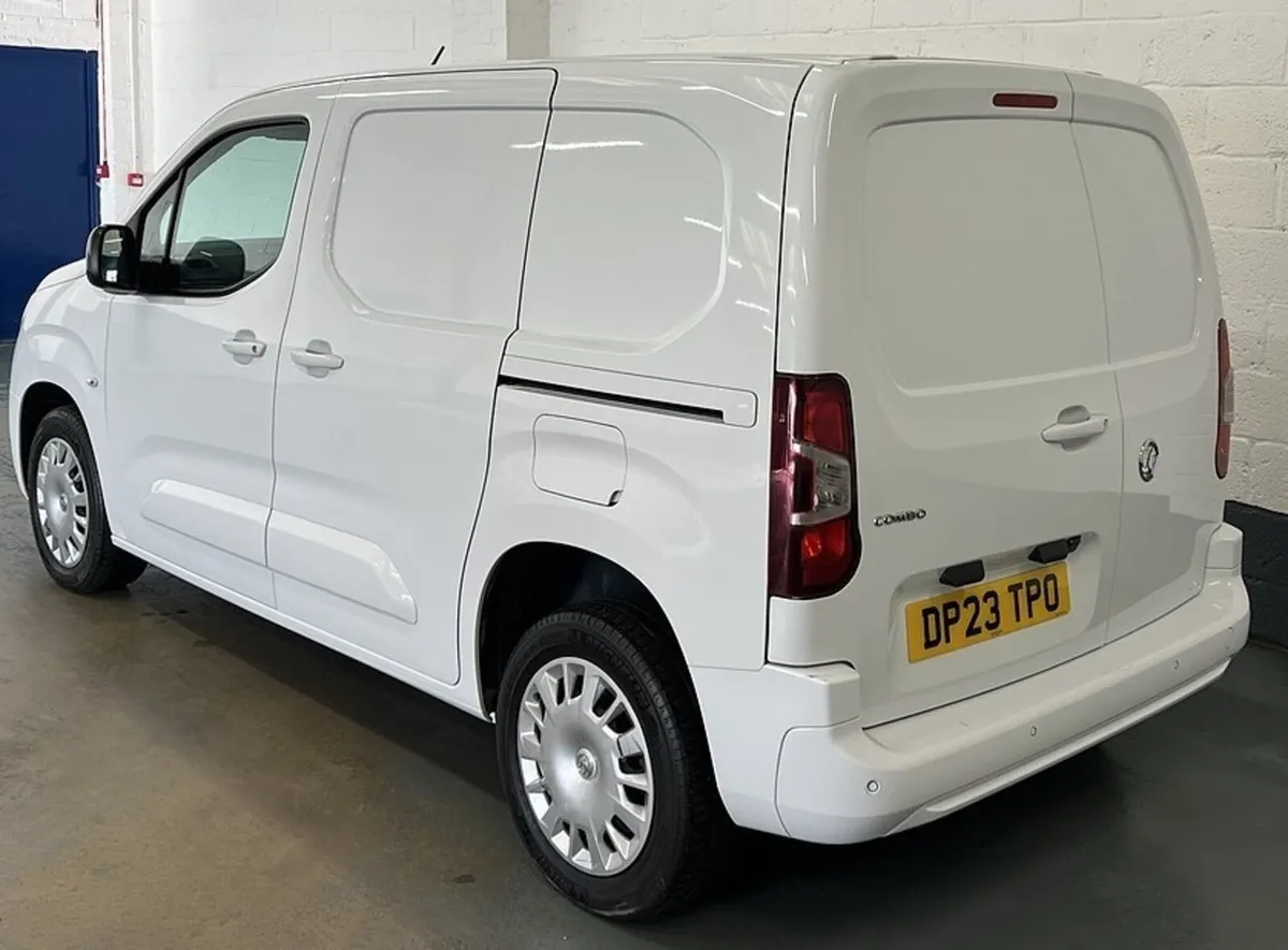 2023 Vauxhall Combo Panel Van - Image 4