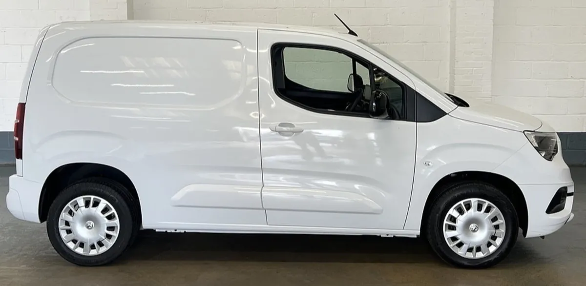 2023 Vauxhall Combo Panel Van - Image 2