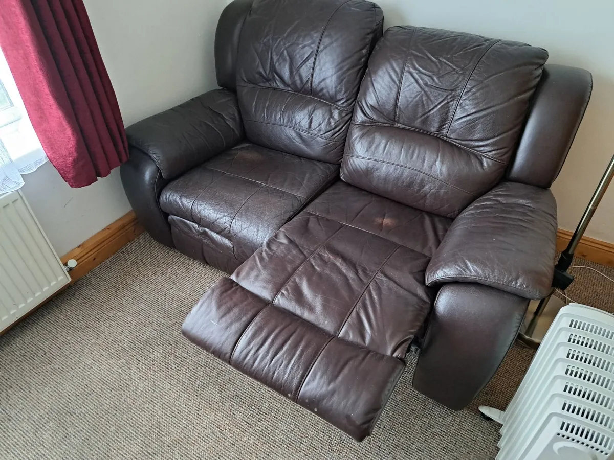 Leather 2 seater recliner - Image 1