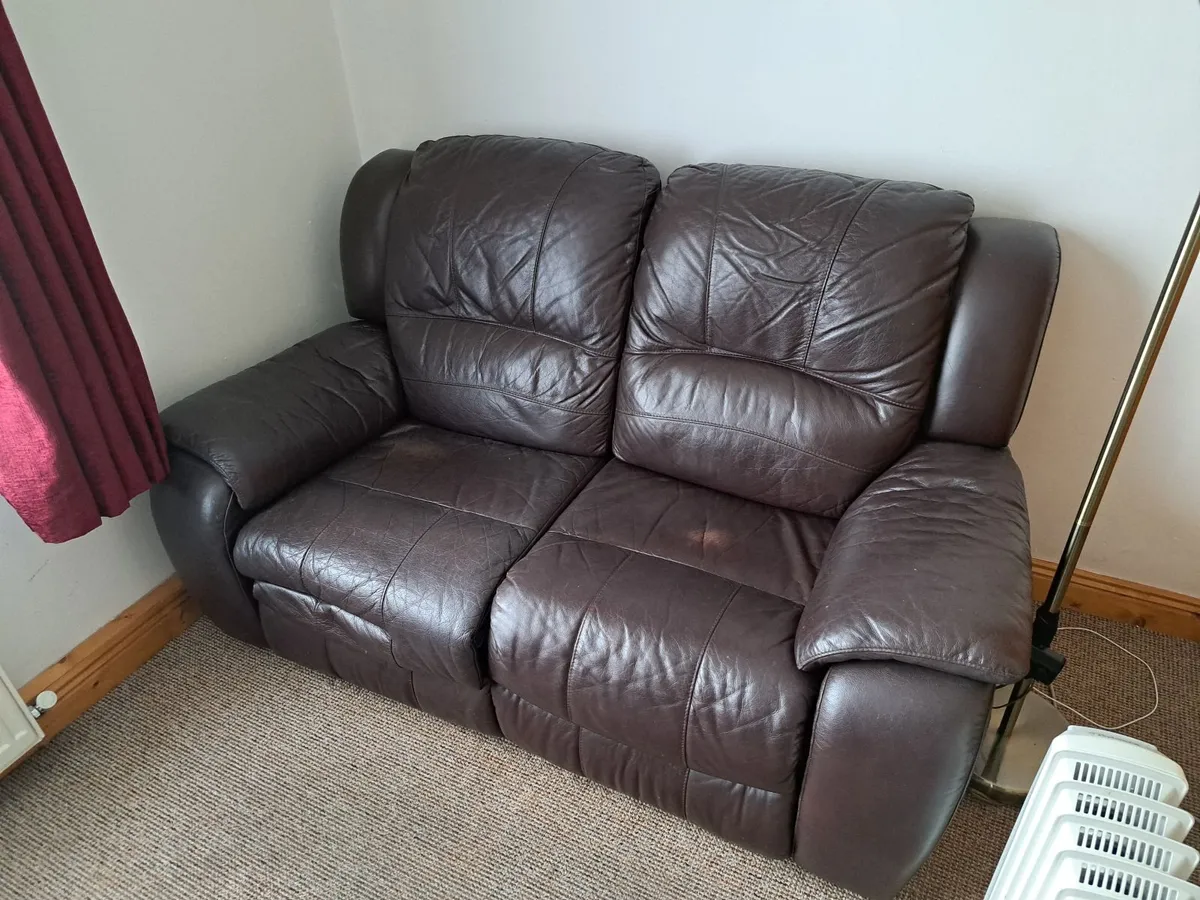 Leather 2 seater recliner - Image 2