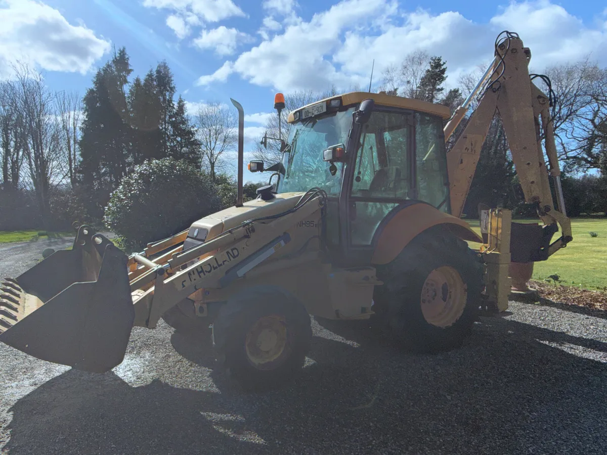 2000 New Holland L95 8900 hours! €19950 No Vat - Image 4