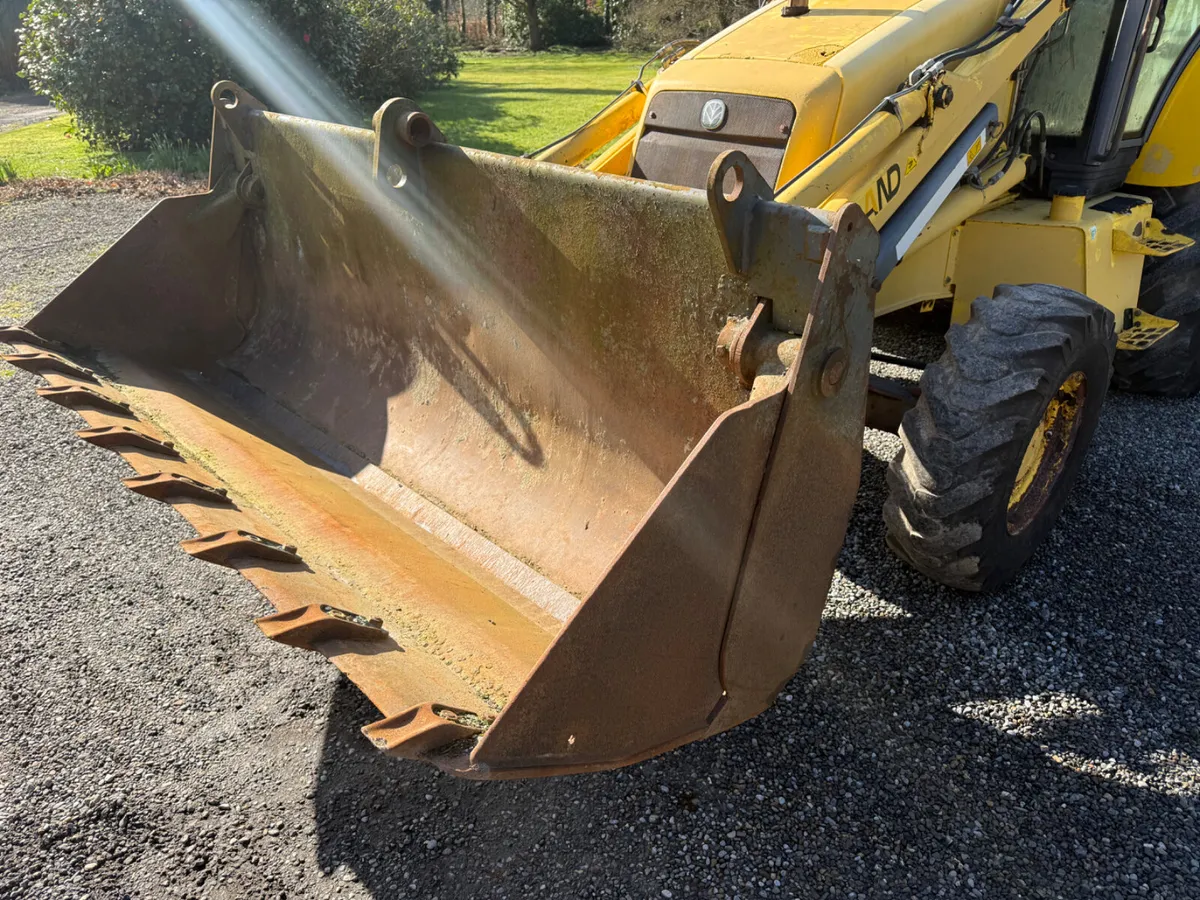 2000 New Holland L95 8900 hours! €19950 No Vat - Image 3