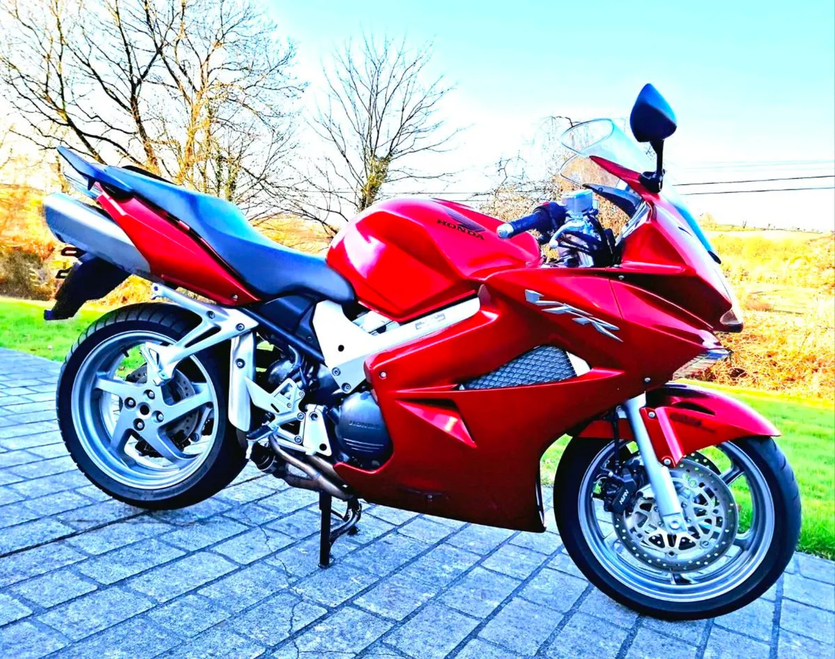 VFR800 2007 - Image 1