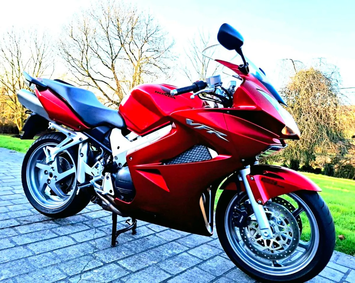 VFR800 2007 - Image 2