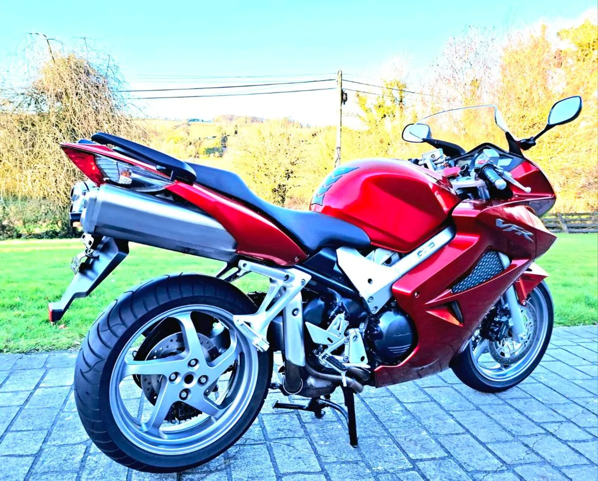 VFR800 2007 - Image 4