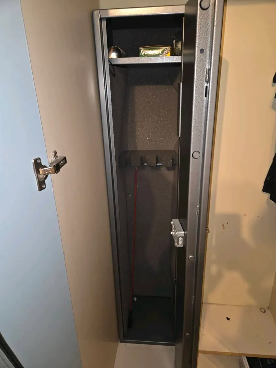 Warmflow 4 gun safe - Image 2
