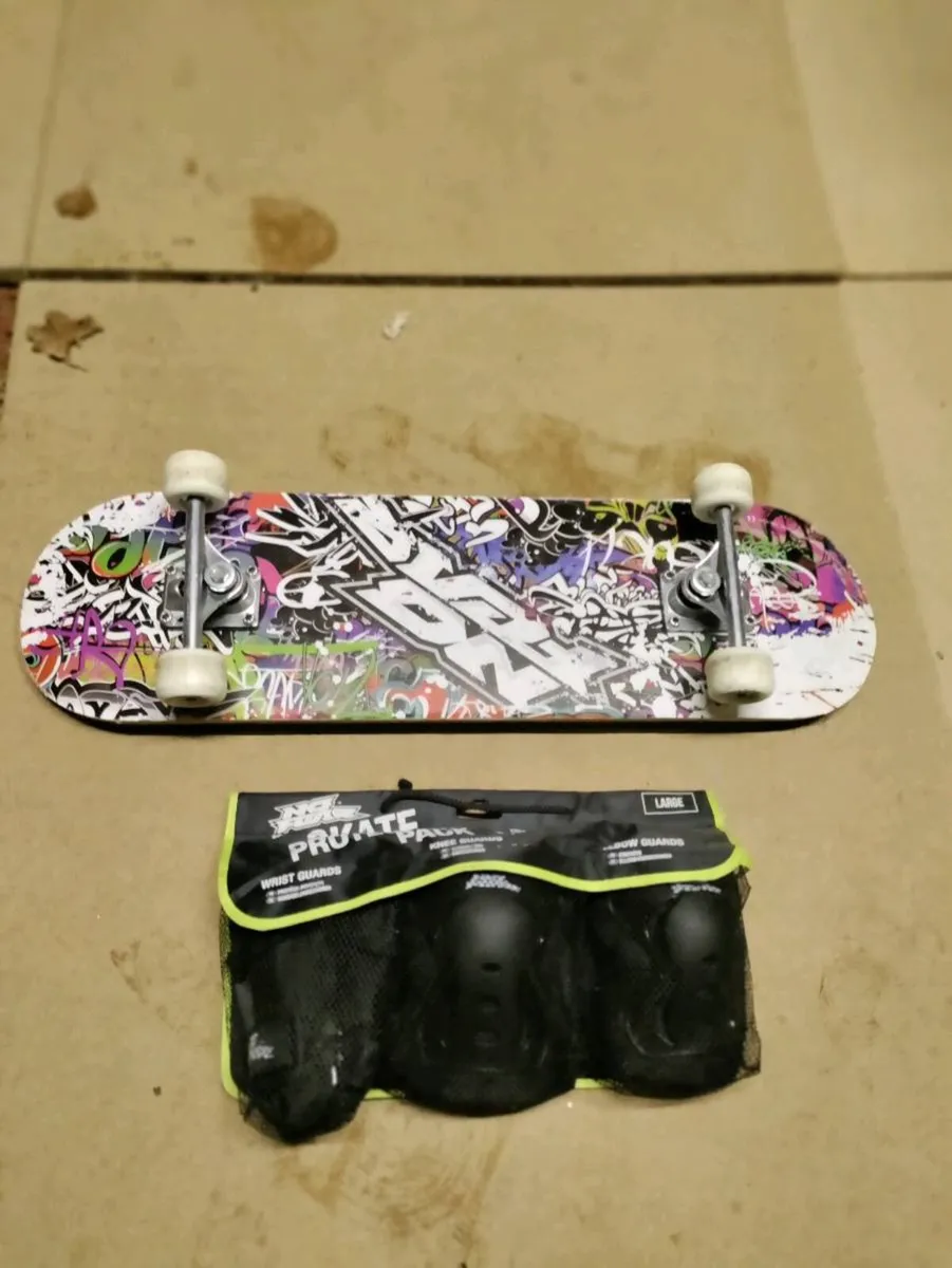 Skateboard and pads - Image 1