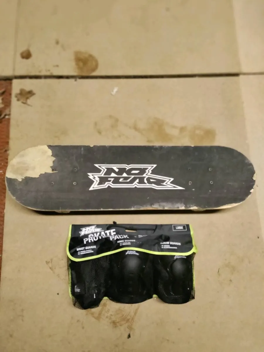 Skateboard and pads - Image 2
