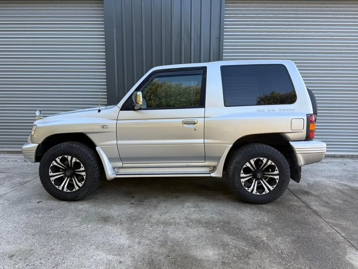 Mitsubishi Pajero 3.5 V6 petrol gdi - Image 3
