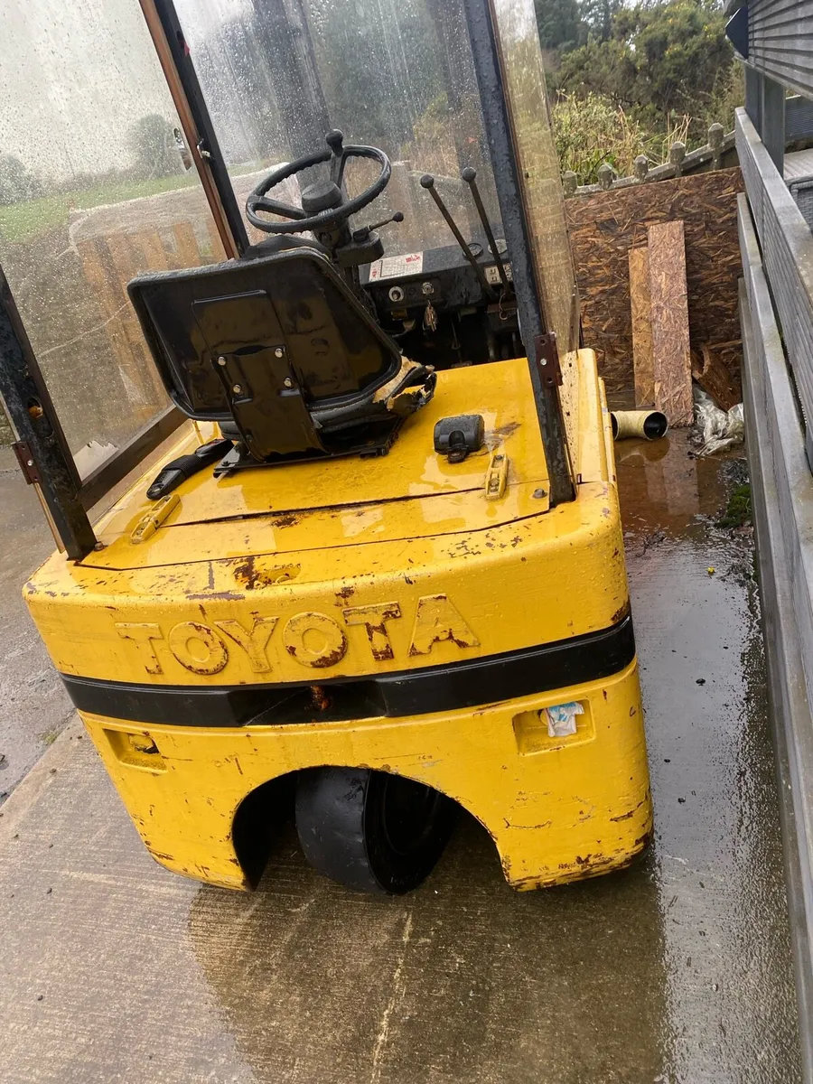 Toyota forklift electric good condition - Image 4