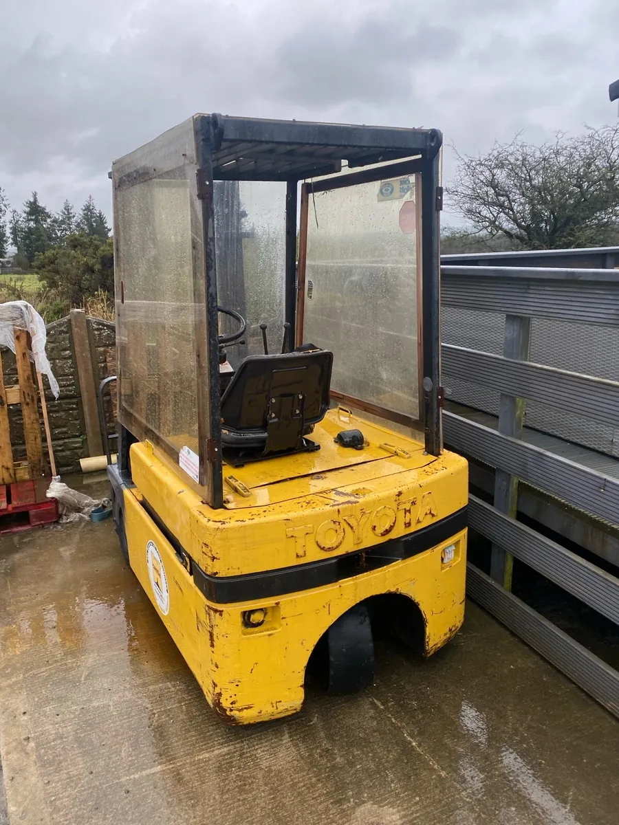 Toyota forklift electric good condition - Image 1