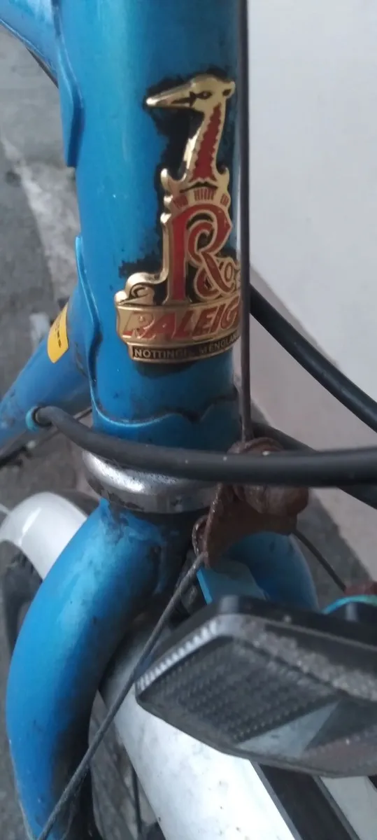 Raleigh 28inch bike read add priced 80e - Image 2