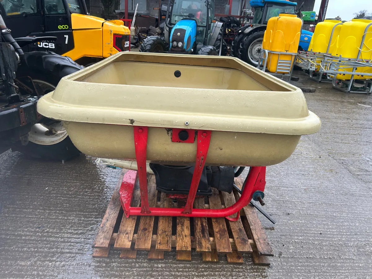 Abbey PA700 Fertiliser Spreader - Image 3