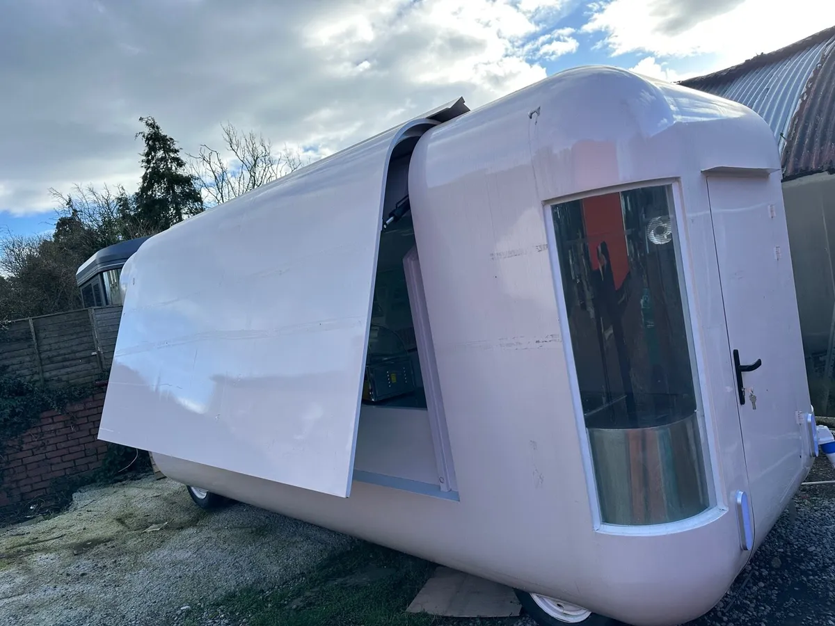 Food kiosk - Image 1