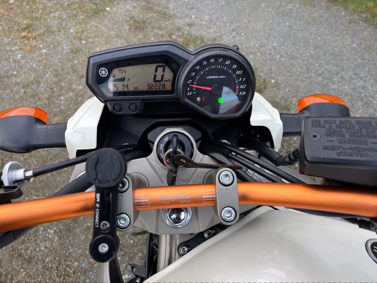 YAMAHA XJ6 2010 - Image 4
