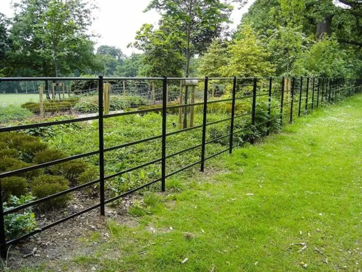 Composite gates and fencing - Image 2