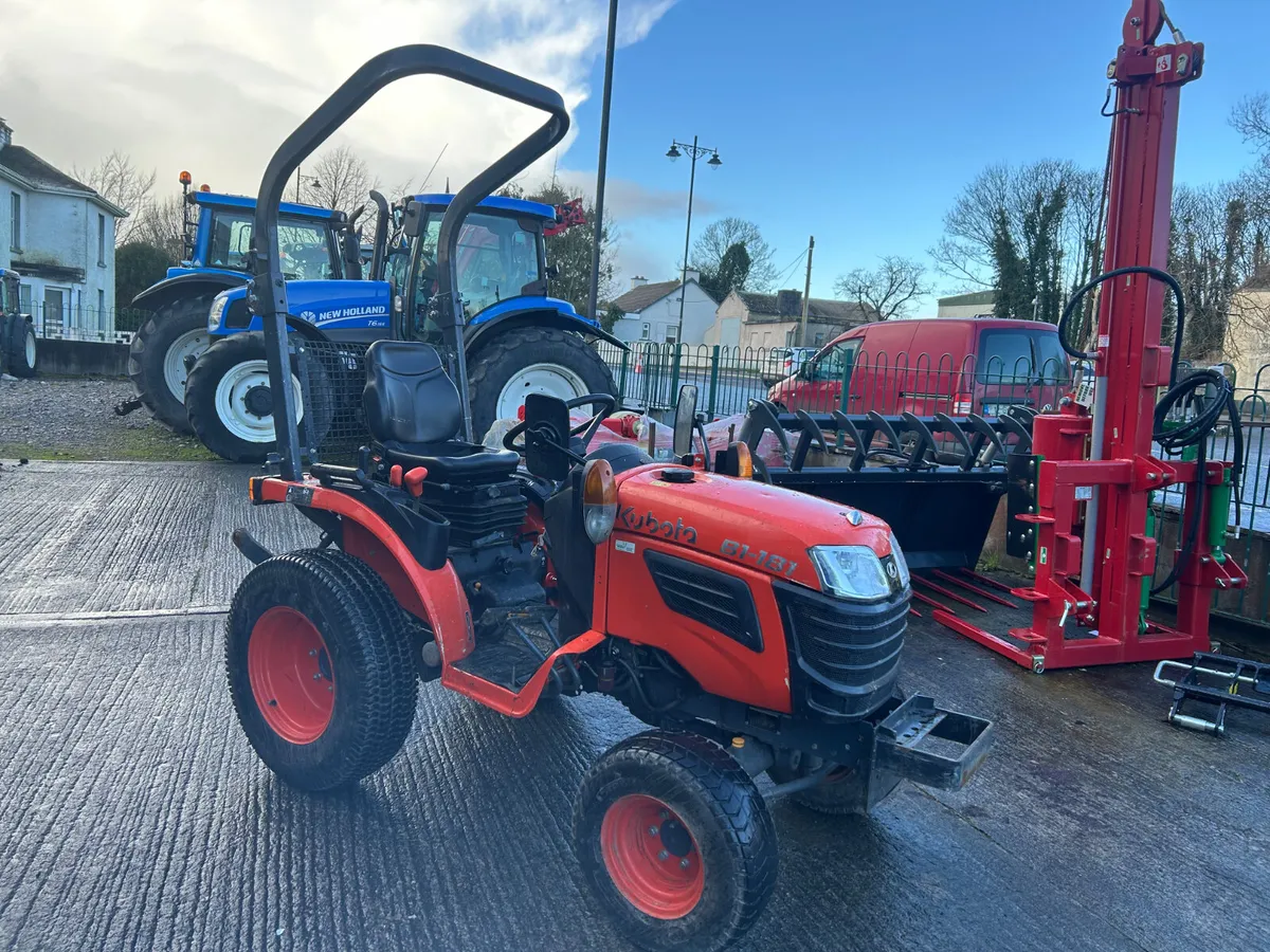 2013 Kubota B1-181 Compact Tractor - Image 2