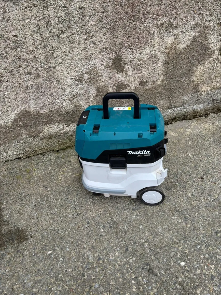 Makita Cordless Hoover/Extract - Image 3