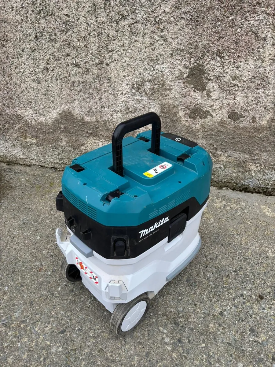 Makita Cordless Hoover/Extract - Image 4