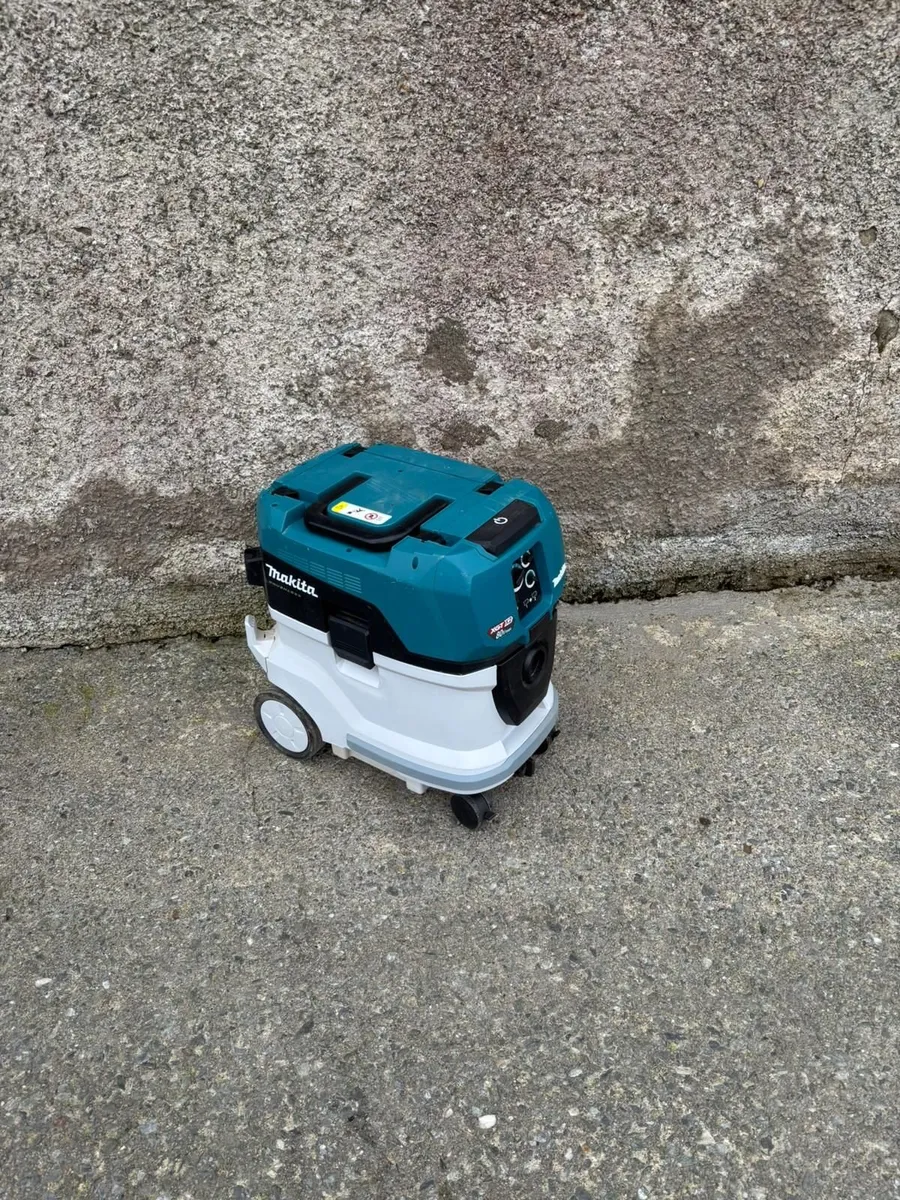 Makita Cordless Hoover/Extract - Image 1