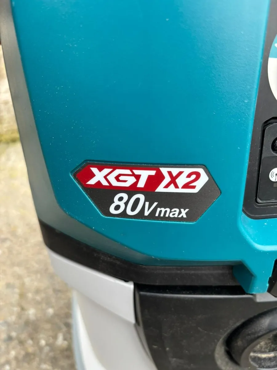 Makita Cordless Hoover/Extract - Image 2