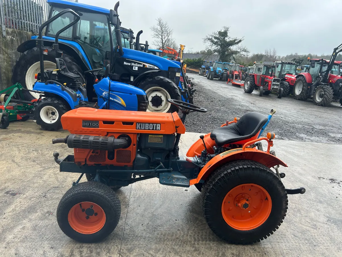 Kubota B6100 Compact Tractor - Image 4